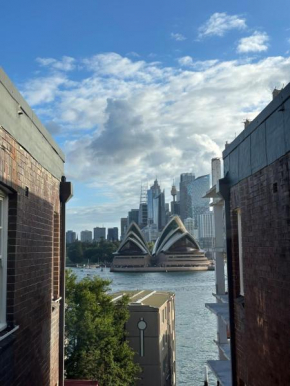 Peaceful unit facing Sydney Opera House, Sydney